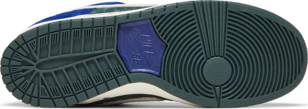 Nike-SB-Dunk-Low-Deep-Royal-Blue