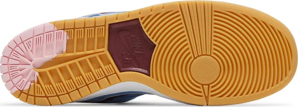 Nike-SB-Dunk-Low-Philadelphia-Phillies
